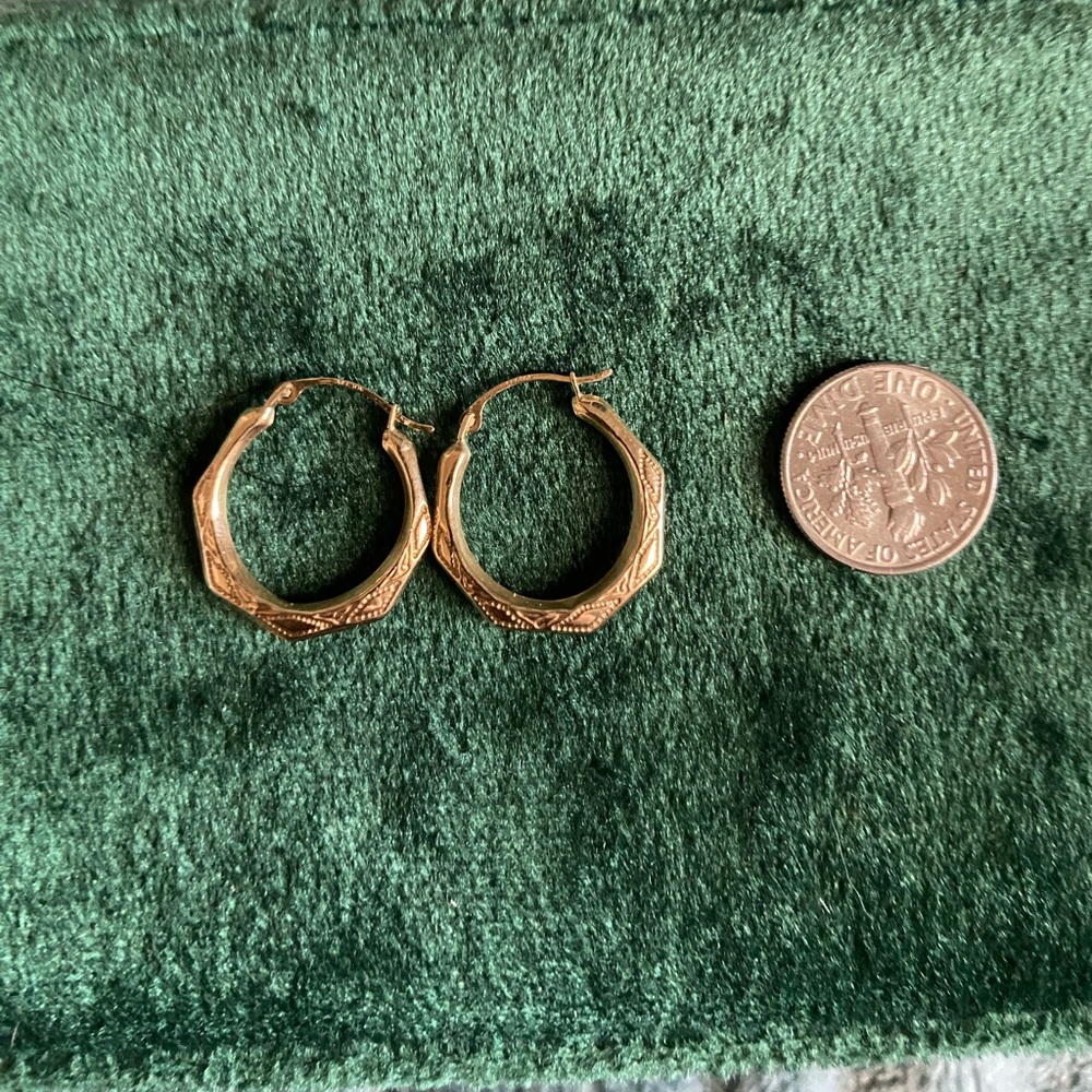 10k yellow Gold Hoop Earrings